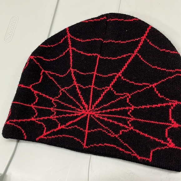 COPY - Spider-Man beanie - Picture 2 of 2
